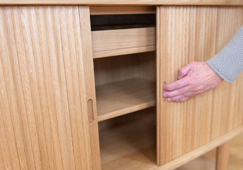 ݔ̊J͂ƂĂX[YBǯE݂ɎĊJƁA͔wʂւƊ܂Ă܂B